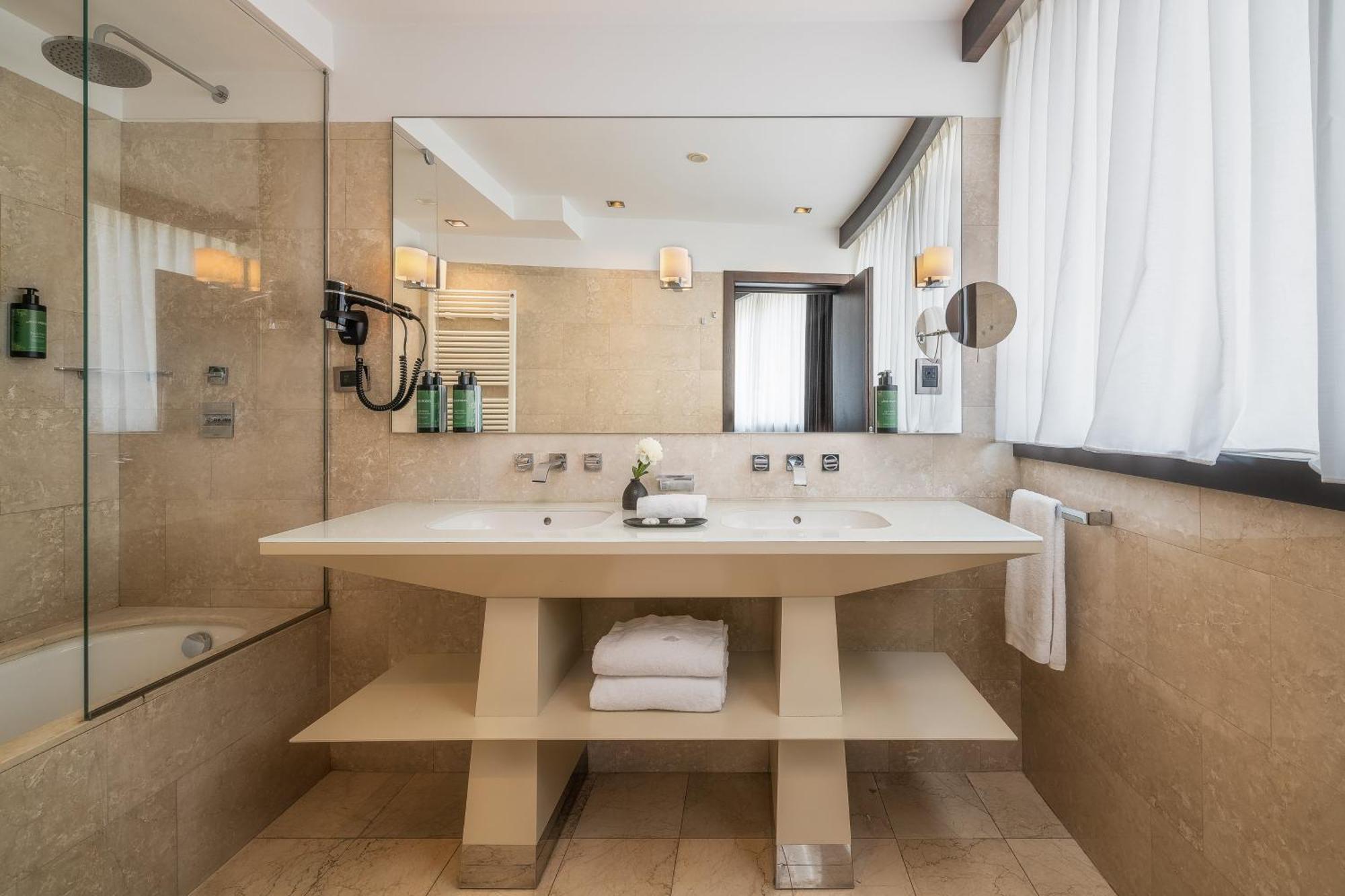 Crowne Plaza Milan City By Ihg Esterno foto